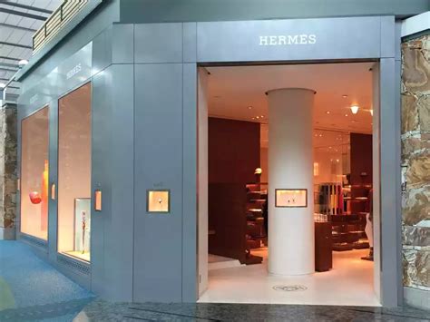 hermes vancouver airport hours.